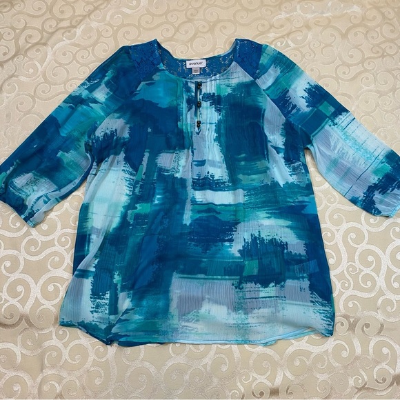 Avenue 14/16 Vibrant Blue Abstract print Blouse Top Women's Lace Accent EUC - Picture 1 of 12